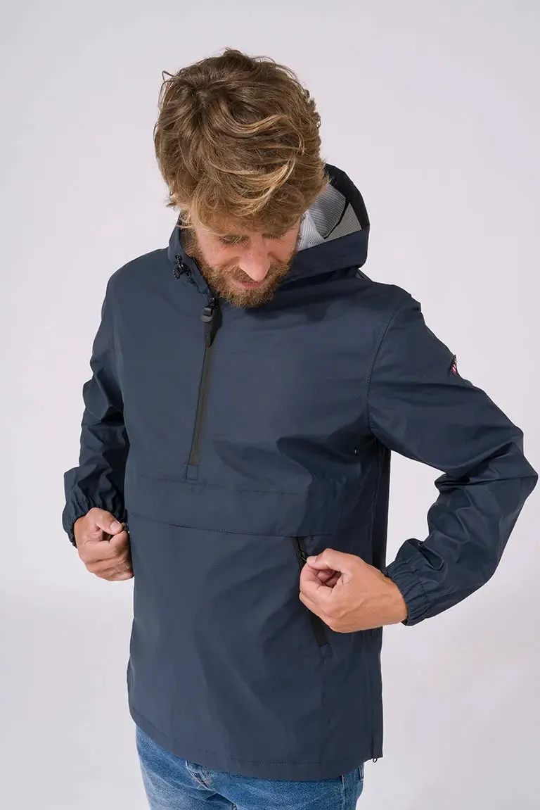 Chubasquero o impermeable corto ligero