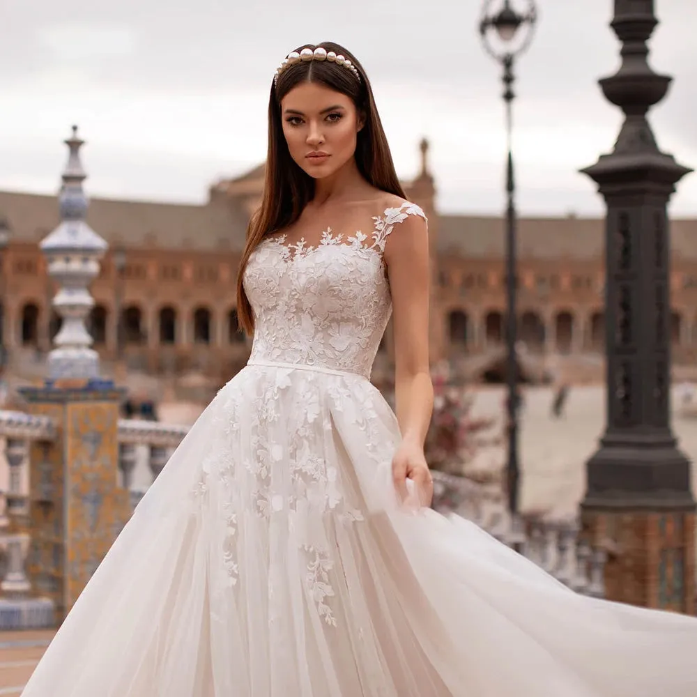 Scoop Neck Lace Princess Wedding Dress Luxury Illusion Court Train A-Line Bride Gown